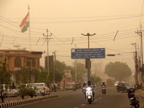 Investigadores advierten que las olas de calor intensifican la formación de ozono y nanopartículas, dañinas para la salud humana.