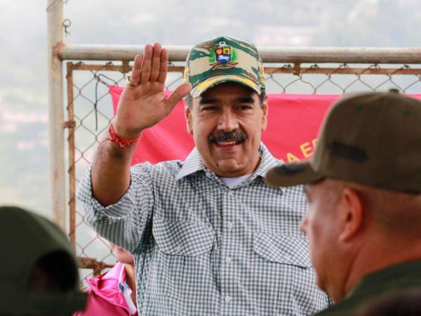 El presidente Nicolás Maduro envió una carta al papa León XIV solicitando su apoyo para consolidar la paz en Venezuela, según informó el canciller Yván Gil.