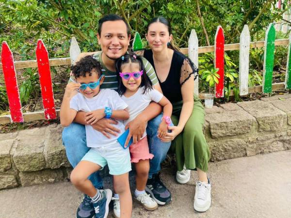 Los pequeños hijos de Misael y Nicole son el motor que los motiva a seguir adelante con su emprendimiento.