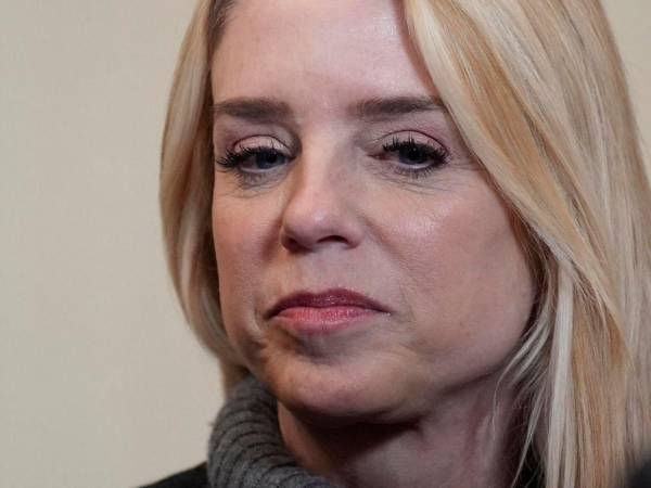 El 20 de enero de 2025 Trump firmó una orden que reconoce solo dos sexos , masculino y femenino.