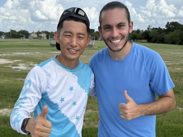 Cuando Shin Fujiyama viajó a Estados Unidos y visitó a Carlos Eduardo Espina, este le prometió que le donaría $50,000 dólares para seguir construyendo centros educativos.