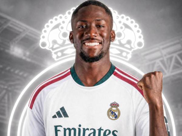 Konaté ha estado en equipos como el Sochaux-Montbéliard, R. B. Leipzig y Liverpool.
