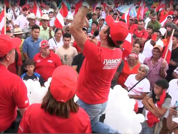 Salvador Nasralla pidió a Dios que ilumine al CNE y al consejo electoral del Partido Liberal.