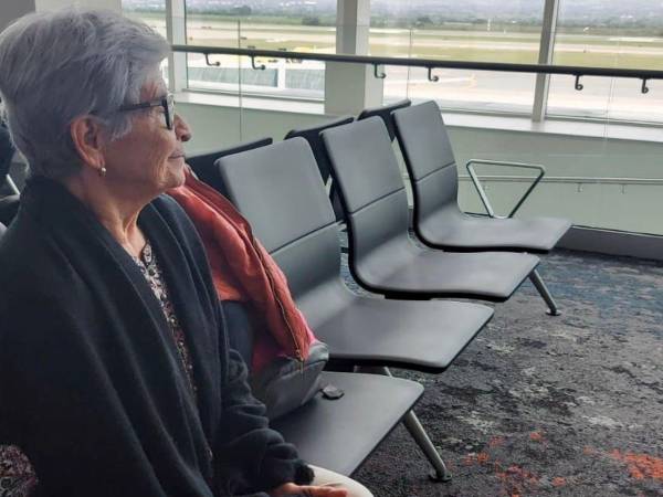 Elvira Alvarado estuvo varias semanas en Estados Unidos visitando a sus hijos.