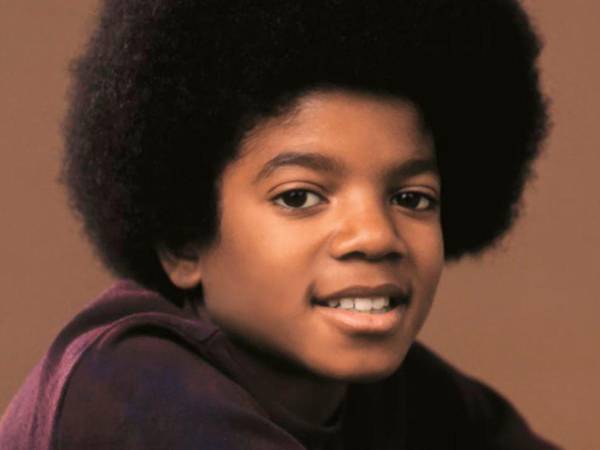 Jackson comenzó a cantar con sus hermanos en The Jackson 5 cuando solo tenía nueve años.