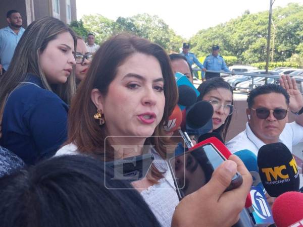 La consejera del CNE se mostró molesta ante las declaraciones que ponen en duda la paternidad de su hija.