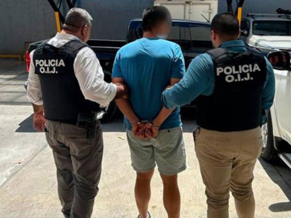 El médico engaño a su esposa diciendole que era un tratamiento para su salud.