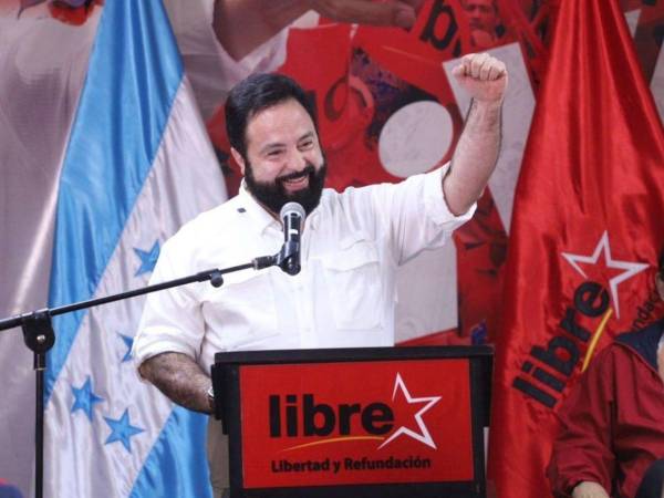 El presidente del Congreso Nacional arremetió contra los partidos políticos salpicados por narcotráfico y con el extinto Fondo Departamental, pero no se pronunció sobre los escándalos dentro de Libre.