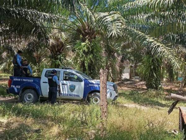 Varias familias están de luto tras la sangrienta masacre registrada en Rigores, Colón, donde vecinos aún relatan lo vivido ese día, recalcando que el lugar donde ocurrió este crimen ha sido una tierra “maldita” tras varias tragedias.