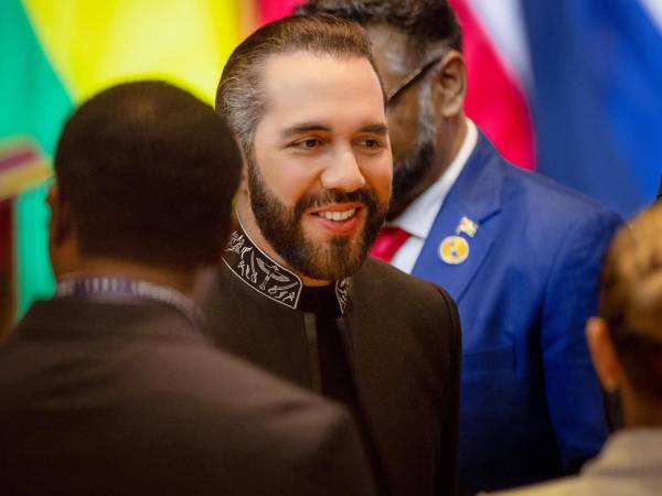 Ambos mandatarios intercambiaron saludos y conversaron sobre la prosperidad de sus países.