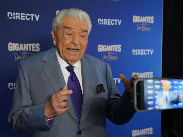 Don Francisco recibió un Emmy especial en 2005 por su liderazgo como pionero de la televisión hispana en Estados Unidos.