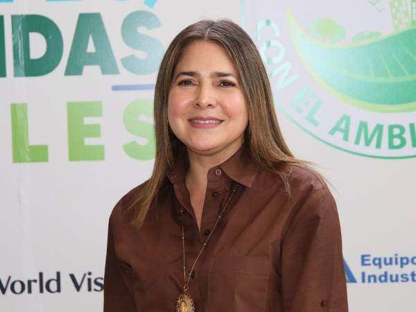 Paola Rubí, esposa del alcalde Juan Diego Zelaya, reafirmó el compromiso de la Alcaldía Municipal del Distrito Central, durante el evento de lanzamiento.