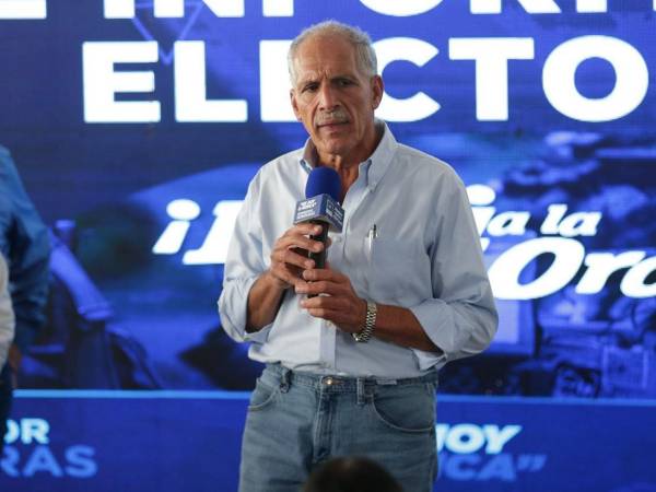 Ambos candidatos se han mantenido en reñida pugna, con diferencia incluso de solo 300 votos en algunos momentos.