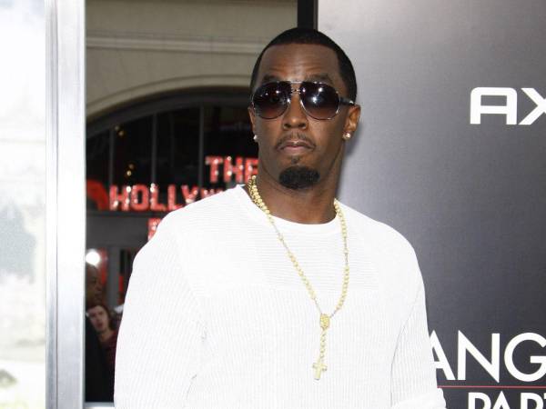 Sean “Diddy” Combs ya no está en Fort Dix. El Buró Federal de Prisiones (BOP) lo trasladó el viernes a la cárcel FCI Allenwood Low, en Pensilvania, semanas después de que NBC News publicara un reportaje sobre las comodidades que el empresario habría conservado en su anterior prisión de Nueva Jersey.
