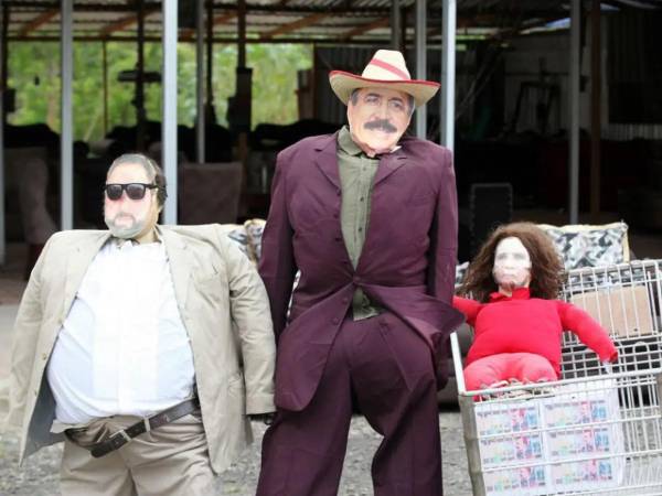 Con ropa vieja y pólvora, los capitalinos ya preparan los años viejos a pocos días previo a recibir el 2026.