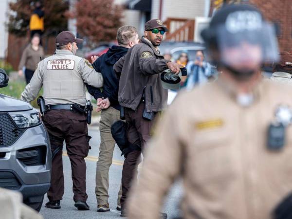 La policía estatal de Texas podrá detener y expulsar del país a las personas que sospeche están en Estados Unidos de manera irregular, según un fallo emitido hoy por un Tribunal de Apelaciones.