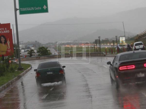 La Secretaría de Gestión de Riesgos y Contingencias Nacionales (Copeco) advirtió que las condiciones climáticas entre este lunes 6 y el domingo 12 de julio estarán influenciadas por una vaguada y dos ondas tropicales, lo que provocará lluvias y chubascos en diferentes regiones del país durante varios días de la semana.