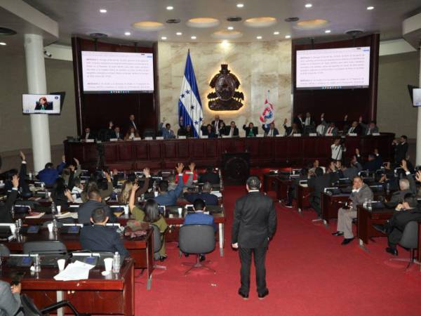 El Congreso Nacional analiza una propuesta para derogar artículos del Decreto 04-2022 y revisar cartas de libertad emitidas en aplicación de esa norma.