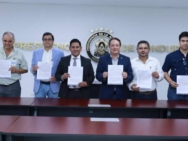 Representantes del Gobierno, del sector avícola y del mercado Zonal Belén firmaron la Acta de Compromiso para la Estabilización Temporal del Precio y Garantía de Abastecimiento de Huevo en el Mercado Nacional.