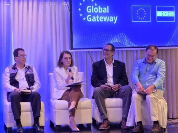 La jefa de Cooperación de la Unión Europea en Honduras, Cristina Marin, habló con representantes de la sociedad civil sobre cómo la plataforma Global Gateway ayudará a priorizar la inversión.