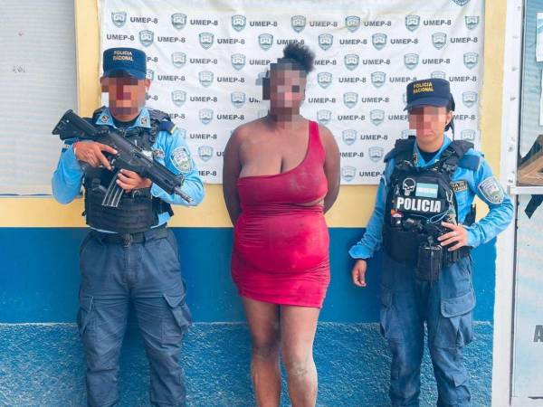 Tras su aprehensión, la mujer fue trasladada a la Primera Estación Policial, donde se elaboró el informe correspondiente antes de ser remitida a la fiscalía.