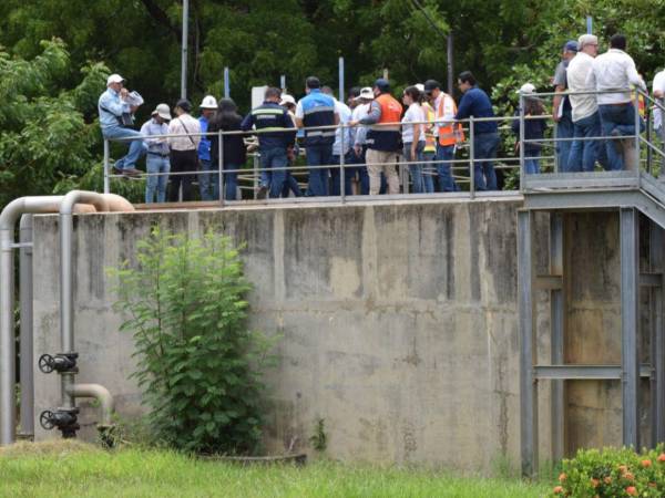 Representantes de empresas constructoras nacionales y extranjeras realizaron un recorrido para conocer las condiciones en las que se encuentra la planta de tratamiento de agua potable en Nacaome, Valle.