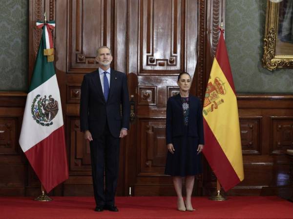 En la ceremonia oficial de bienvenida, que se realizó en el Salón Embajadores de Palacio Nacional, se entonaron los himnos nacionales de México y España.