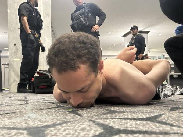 Cole Allen, un joven profesor de 31 años residente en California, podría enfrentarse a cargos adicionales conforme avance la investigación del caso.