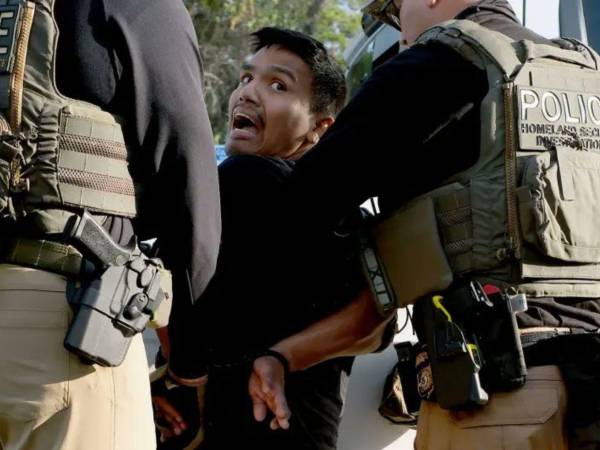 Darwin Jonathan Rivera Flores reside en Los Ángeles desde 2002 y fue aprehendido en el Valle de San Fernando.