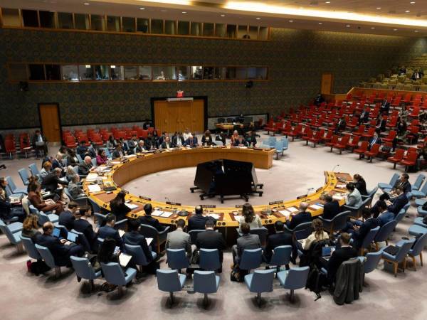 La resolución fue aprobada con la abstención de los dos países.