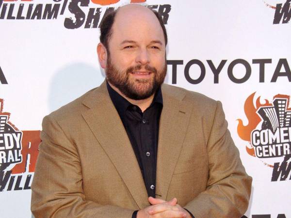 Courtney Stodden denuncia un sketch de 2012 en el que Jason Alexander frotaba un móvil contra su pecho siendo ella menor de edad. El actor de 'Seinfeld' ya se ha disculpado por lo ocurrido.