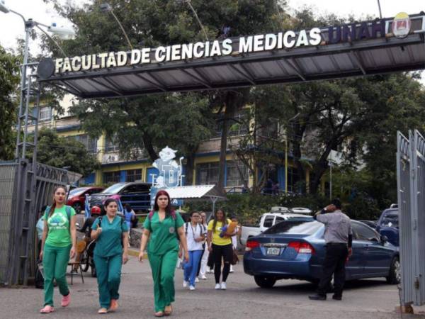 A los aspirante a estudiar una especialidad médica a partir del 2027 se les aplicará una nueva prueba de admisión hecha por la UNAH.