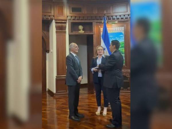 La noche de este viernes 13 de febrero, Sánchez fue juramentado en Casa Presidencial.