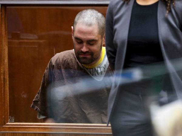 Nick Reiner, acusado de asesinar a sus padres, el cineasta Rob Reiner y su esposa, la fotógrafa Michele Singer Reiner, no puede acceder al fideicomiso que éstos crearon en su beneficio para emplearlo en cubrir los gastos de defensa del juicio sobre la muerte de sus progenitores.
