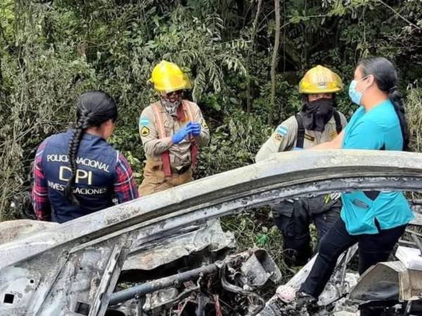 Las autoridades llegaron al lugar para rescatar el cuerpo y realizar las indagaciones del caso.
