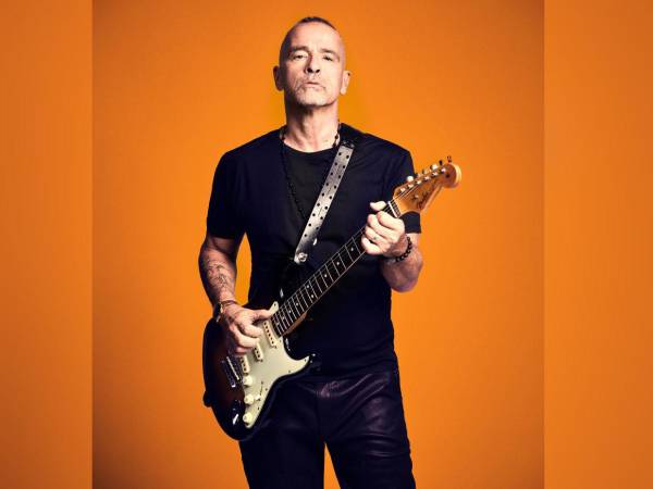 Eros Ramazzotti dice que la música es su vida, y que en un tiempo donde salen tantas canciones al día, confía en la permanencia del pop melódico.