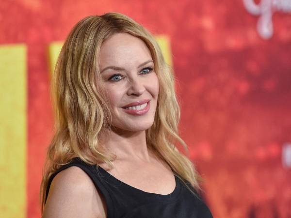Minogue no quiso hacer pública la enfermedad porque se encontraba “emocionalmente devastada” y no quería revivir la exposición mediática que acompañó a su tratamiento contra el cáncer de mama en 2005.