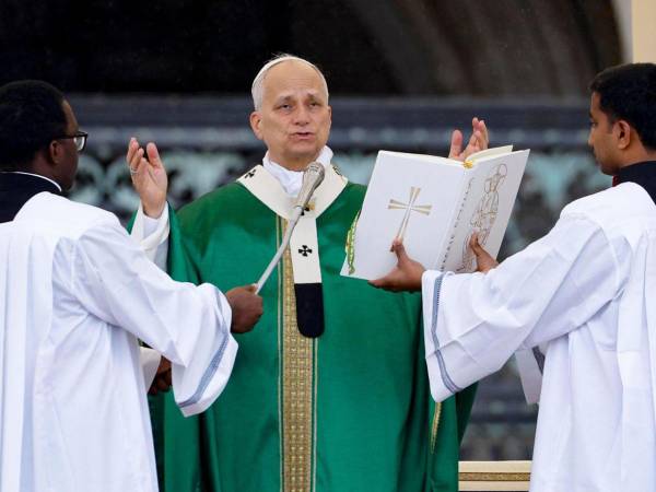 El papa León XIV presidió la misa de este domingo ante cientos de migrantes.