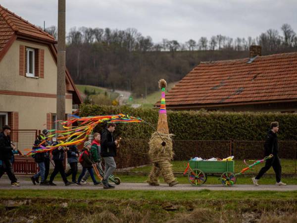 “Judas Marchante”, una de las expresiones culturales más singulares de República Checa, sigue siendo una de las tradiciones de Pascua más importantes. Aquí los detalles.