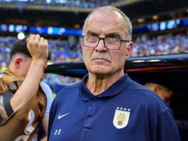 Marcelo Bielsa, en el centro de las críticas después de empatar sus dos primeros partidos del Mundial 2026 con Uruguay.