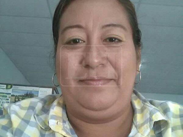 Antes de comenzar su jornada de trabajo, Drides Ulloa fue asesinada a disparos por desconocidos en Comayagua. Las autoridades investigan quiénes estarían detrás de su muerte. Esto se sabe del caso.