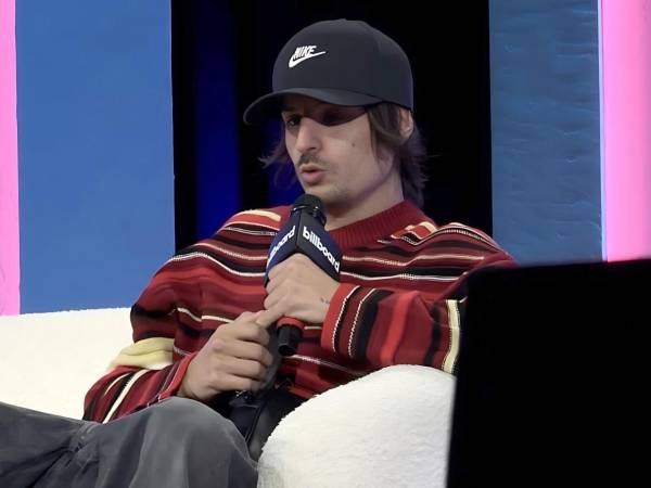 Danny Ocean contó que su nombre artístico nació por casualidad en Miami Beach, cuando un amigo lo llamó “Danny O” y, al mirar hacia el mar, pensó en el personaje de George Clooney en Ocean’s Eleven.