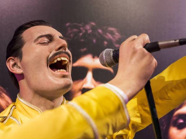 Con este anuncio el artista sigue los pasos de David Bowie, George Michael o Paul McCartney, que fueron homenajeados con anterioridad.