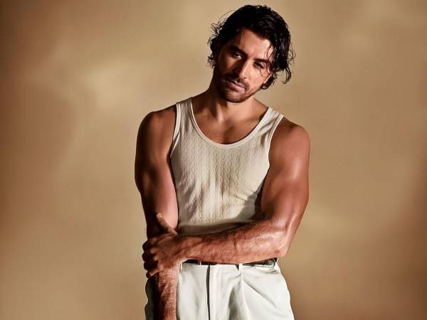 La conductora del programa Hoy, Andrea Legarreta, confirmó que mantiene una relación sentimental con Luis Carlos Origel, quien es 13 años menor que ella y forma parte de Televisa.