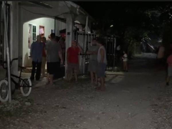 Merlin Moreno falleció a causa del impacto de bala que recibió en su abdomen. Familiares trasladaron su cuerpo hasta su vivienda en Buenos Aires, Santa Cruz de Yojoa.