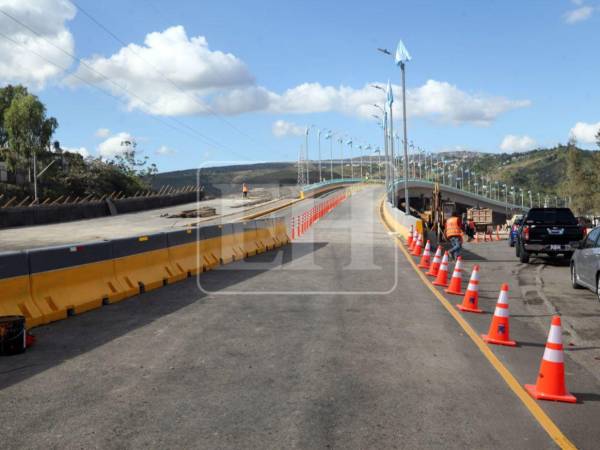 La noche de este viernes 21 de noviembre se habilitará de forma parcial el carril izquierdo del puente elevado Papa Francisco en Tegucigalpa. Aquí las imágenes