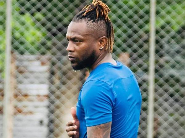 Kevin Álvarez queda nuevamente fuera de un equipo de fútbol a mitad de torneo.