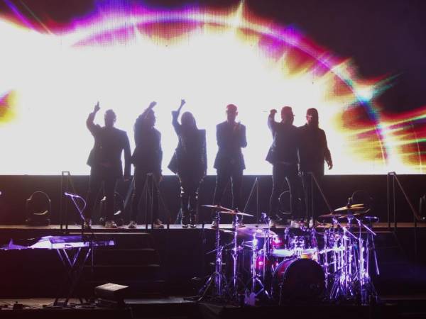 La banda mexicana Matute ofreció un espectáculo de casi tres horas en Tegucigalpa como parte de su Disco Stereo Tour, reuniendo a miles de asistentes en el Coliseum Nacional de Ingenieros en una noche marcada por un recorrido musical por los éxitos de las décadas de 1970, 1980 y 1990.