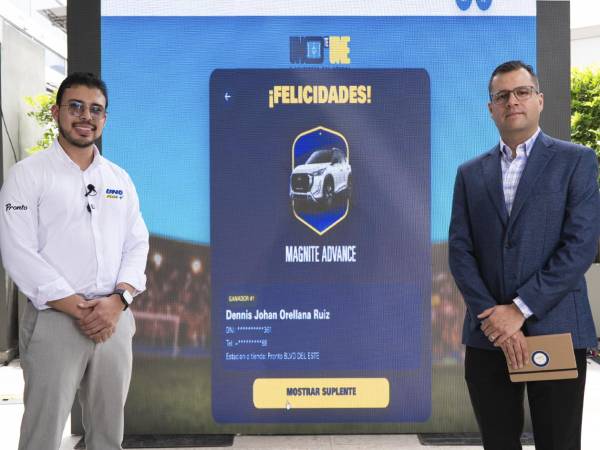Representantes de UNO Honduras realizaron la entrega oficial del primer vehículo de la promoción, reafirmando su compromiso de premiar la fidelidad de sus clientes en todo el país.