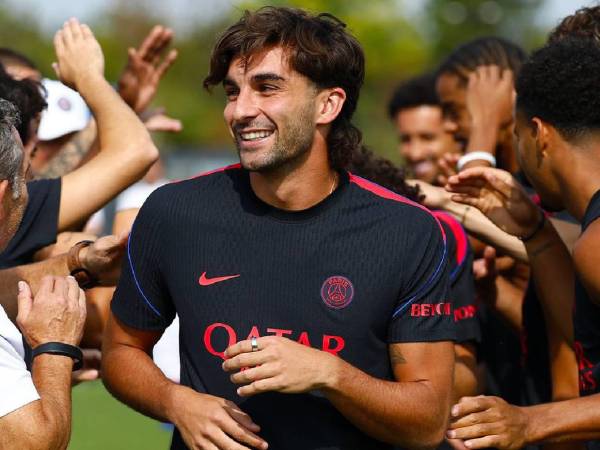En el Barça ha ganado tres títulos de Liga, una Copa del Rey y dos Supercopas de España.